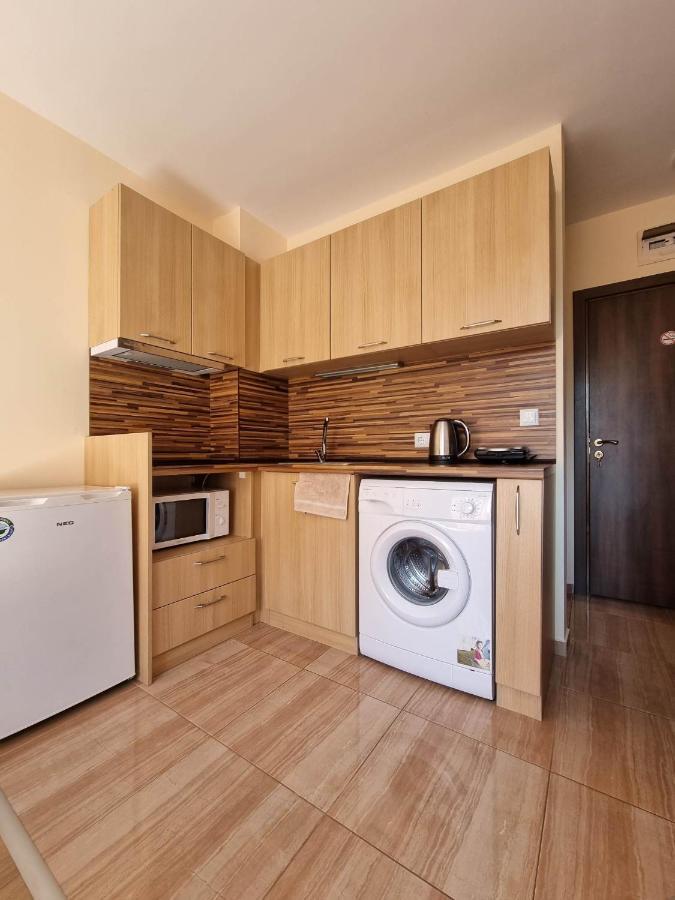 Апартаменти Deluxe Admiral Plaza Сонячний Берег Екстер'єр фото