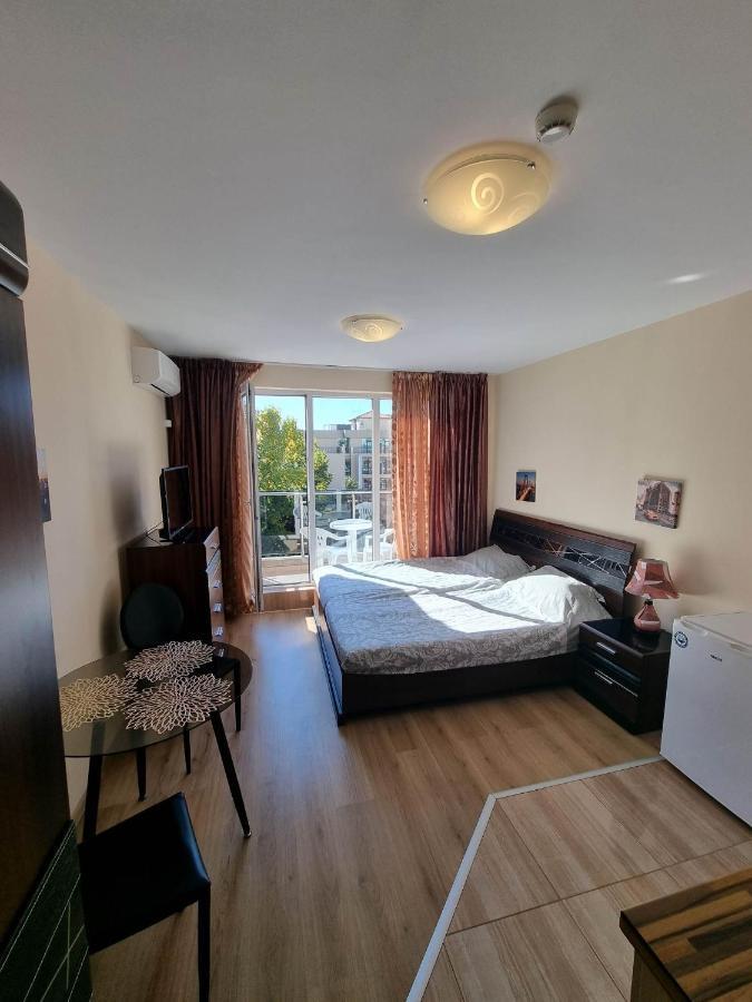Апартаменти Deluxe Admiral Plaza Сонячний Берег Екстер'єр фото