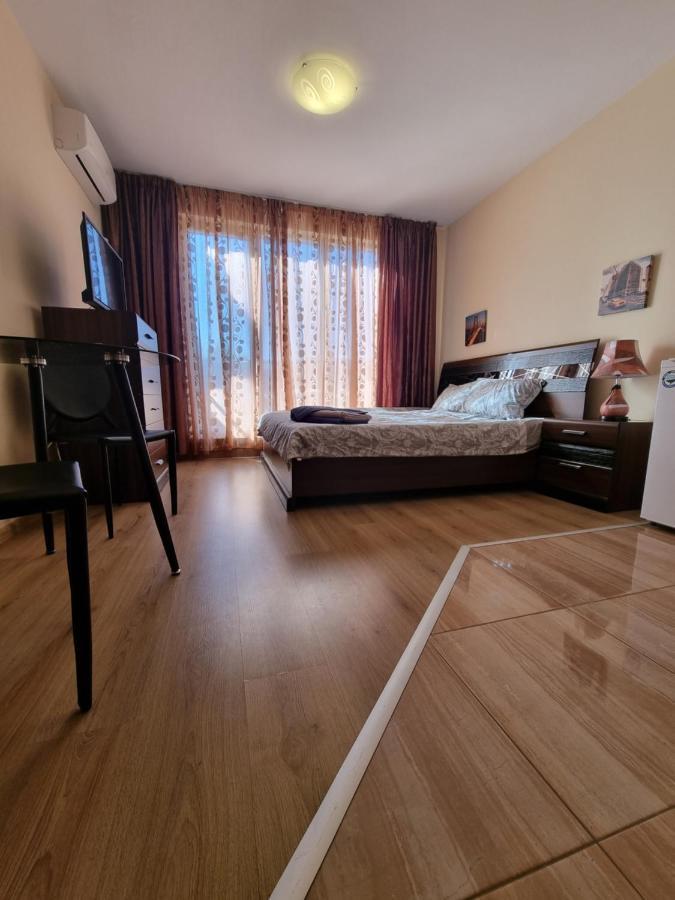 Апартаменти Deluxe Admiral Plaza Сонячний Берег Екстер'єр фото
