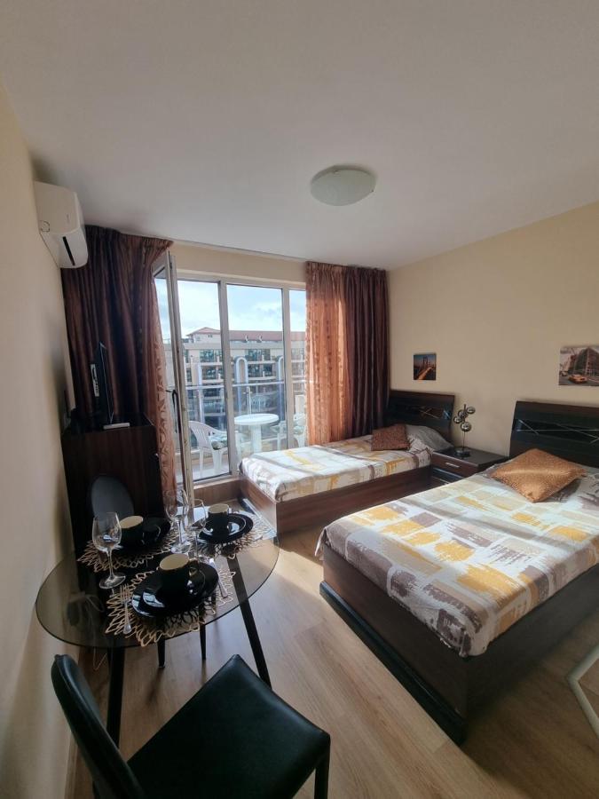 Апартаменти Deluxe Admiral Plaza Сонячний Берег Екстер'єр фото