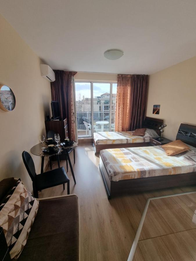 Апартаменти Deluxe Admiral Plaza Сонячний Берег Екстер'єр фото