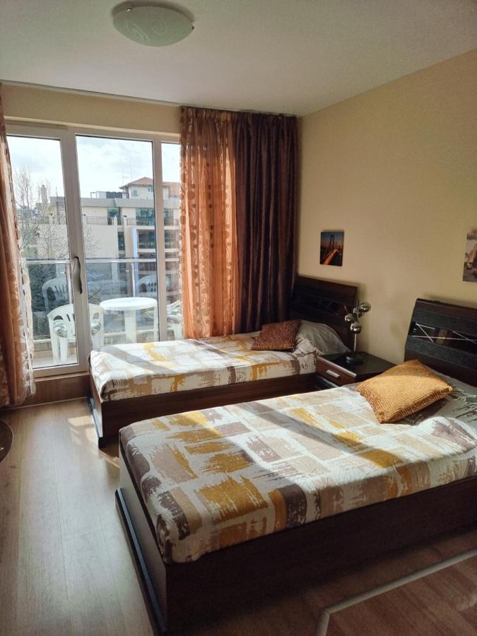 Апартаменти Deluxe Admiral Plaza Сонячний Берег Екстер'єр фото