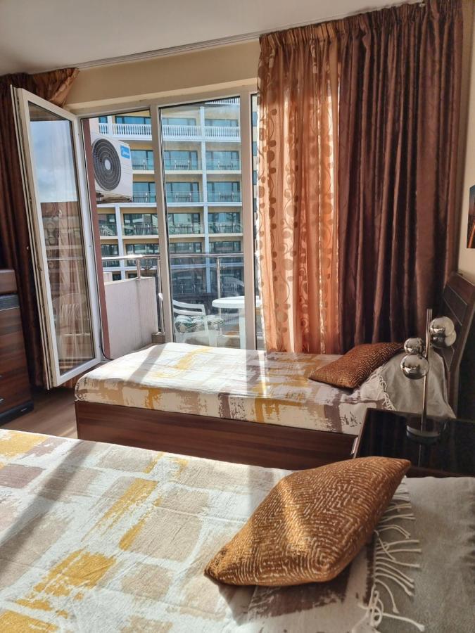Апартаменти Deluxe Admiral Plaza Сонячний Берег Екстер'єр фото