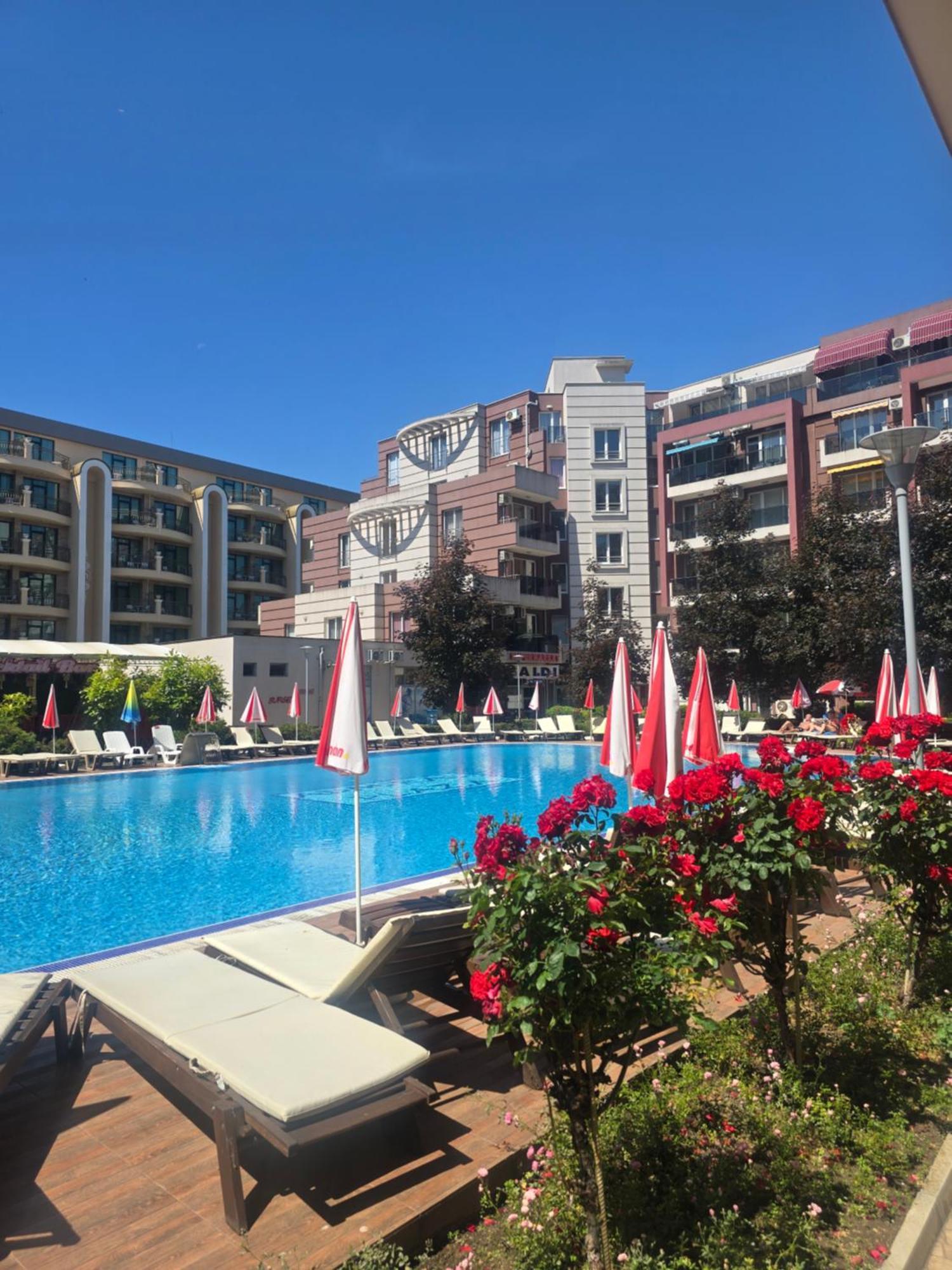 Апартаменти Deluxe Admiral Plaza Сонячний Берег Екстер'єр фото