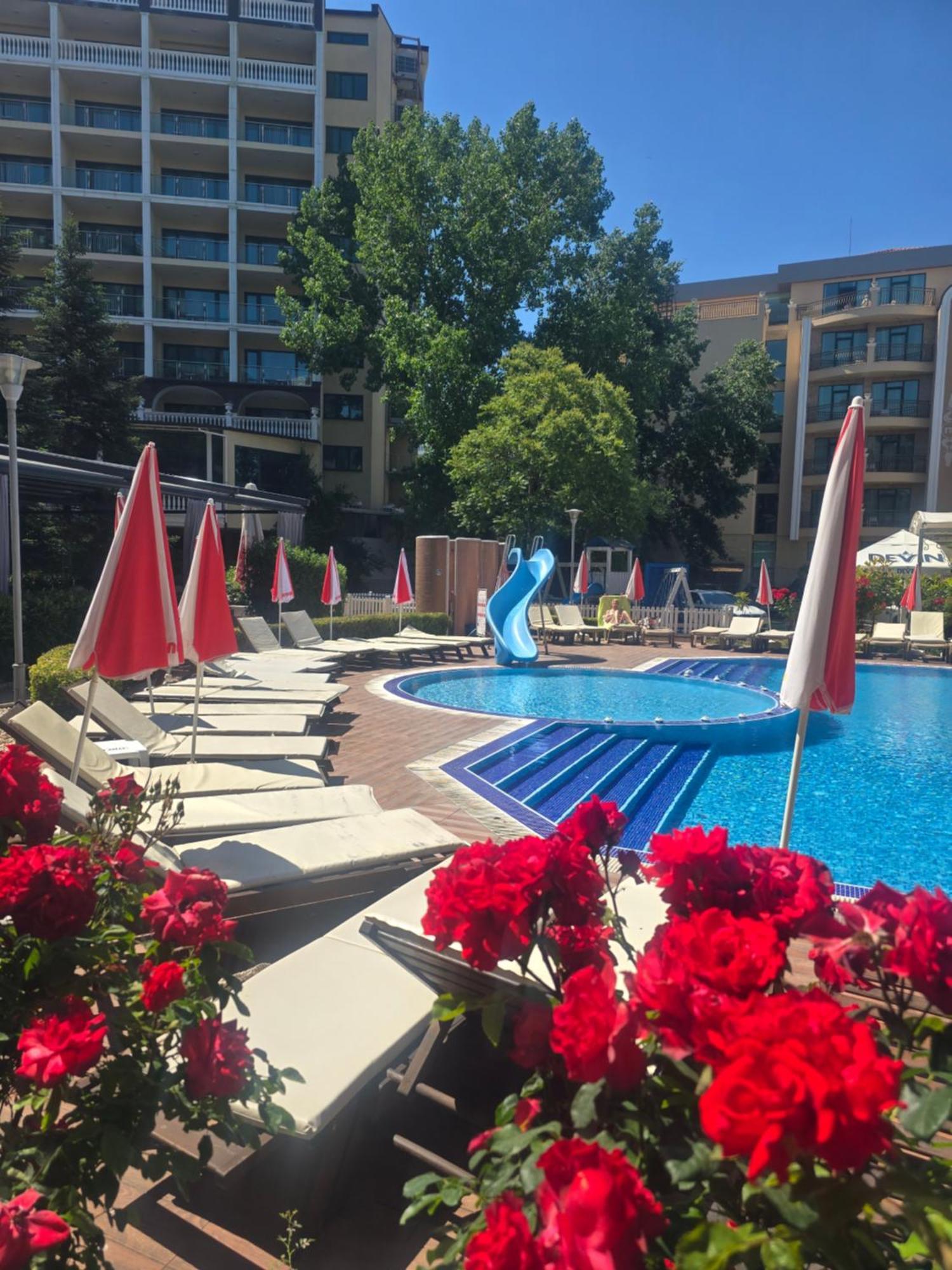 Апартаменти Deluxe Admiral Plaza Сонячний Берег Екстер'єр фото